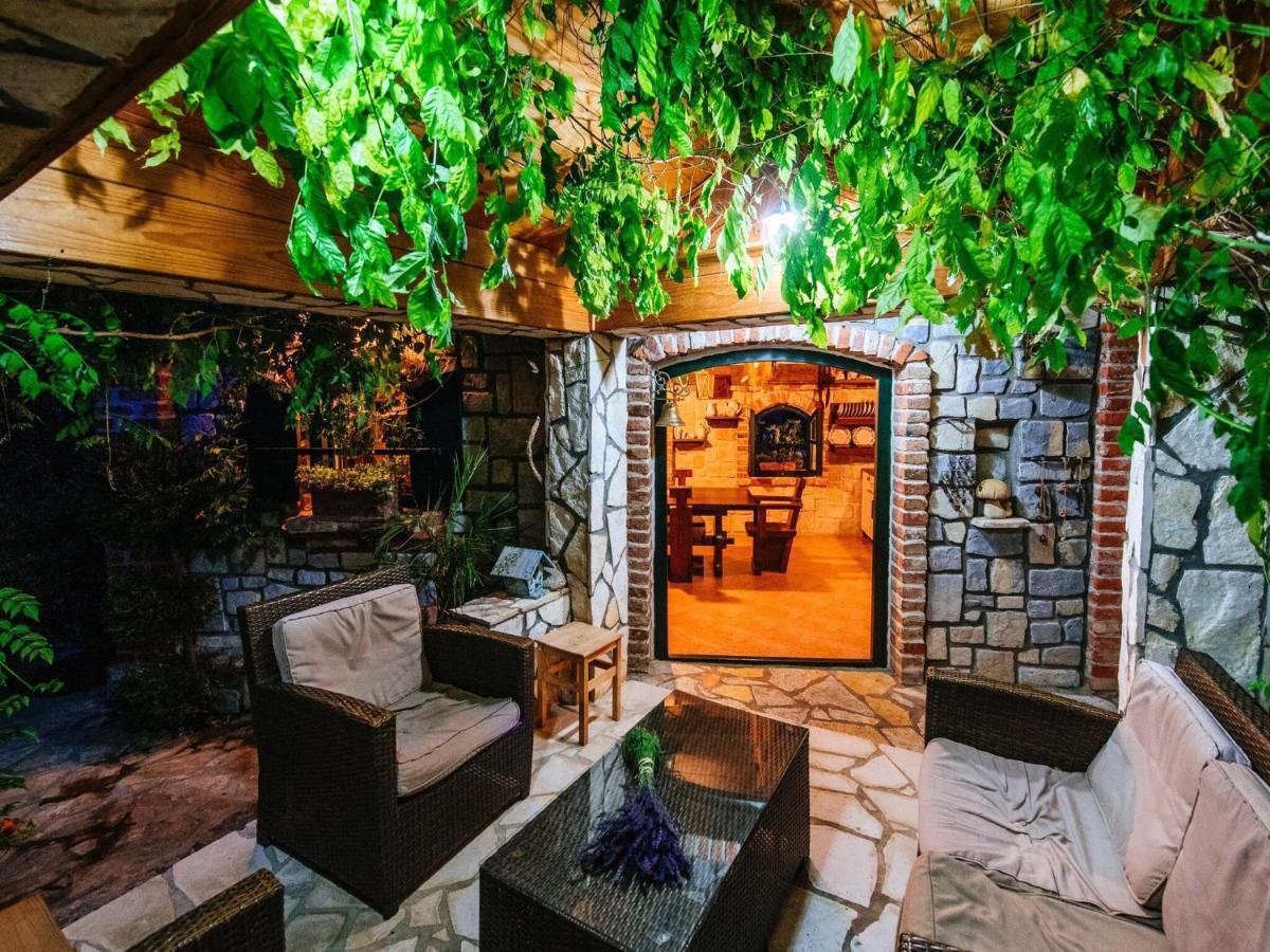Beautiful Holiday Home With Private Pool, Nice Garden With Relax Area, Taverne Масленица Екстер'єр фото