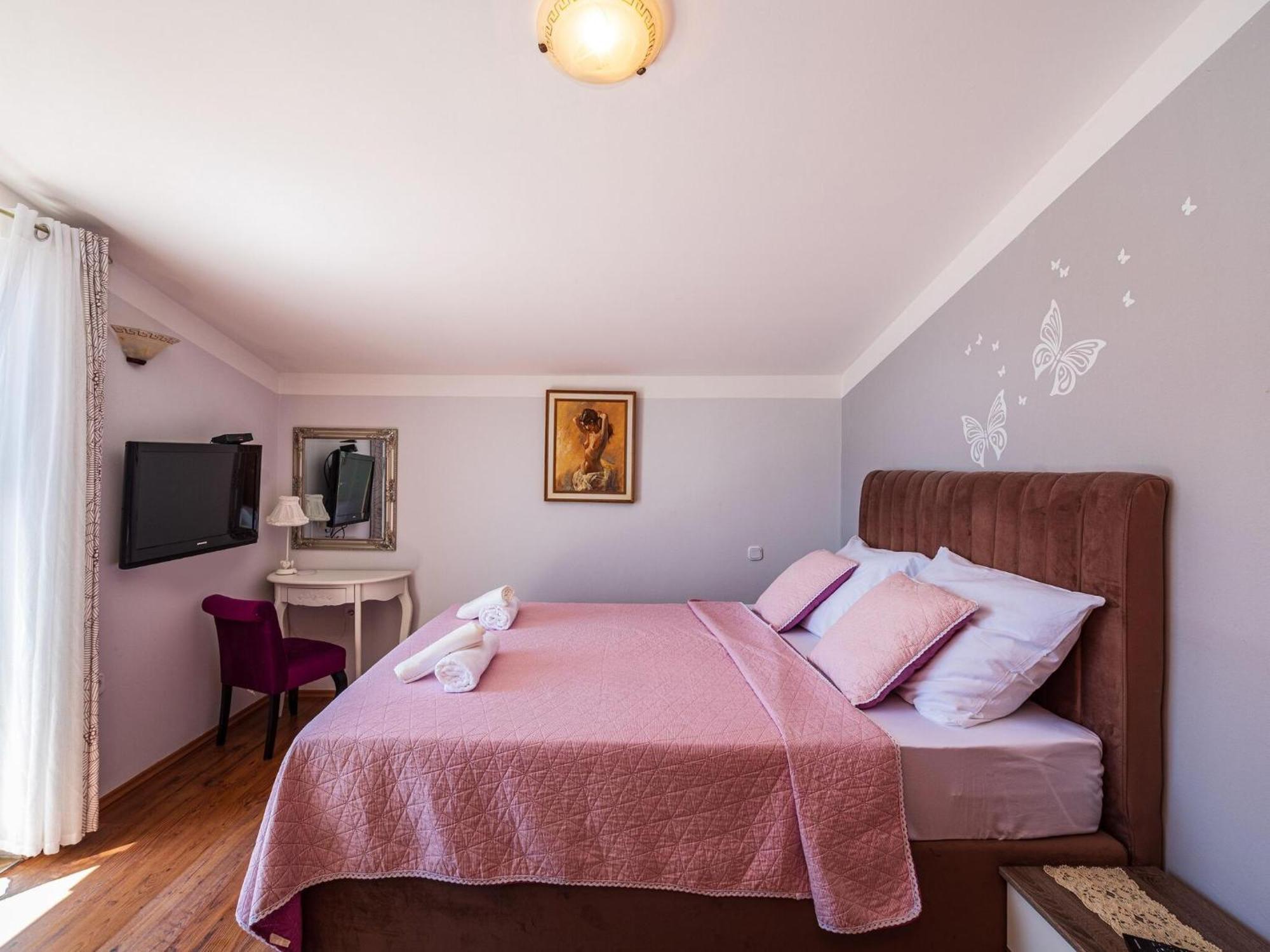Beautiful Holiday Home With Private Pool, Nice Garden With Relax Area, Taverne Масленица Екстер'єр фото