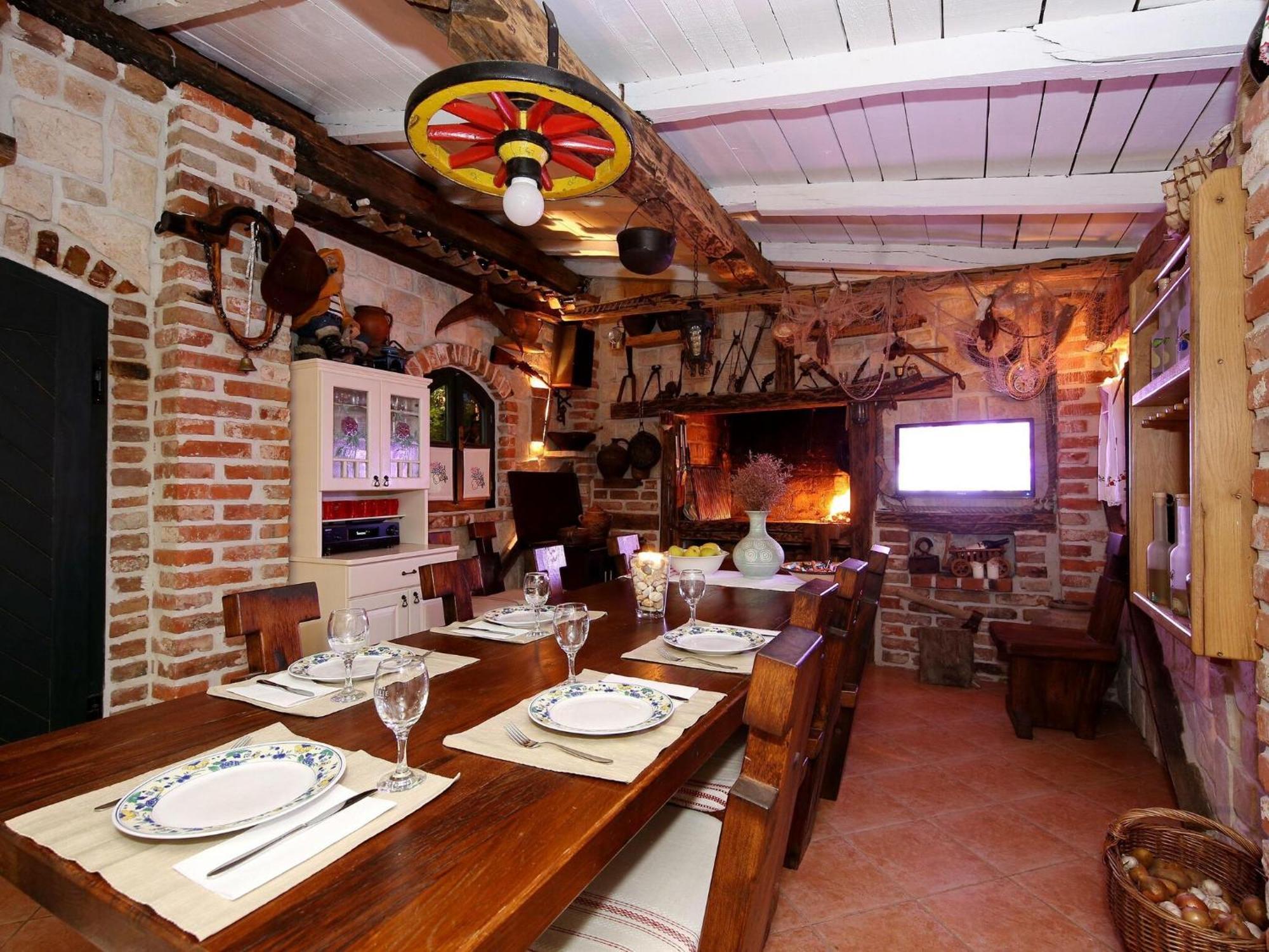 Beautiful Holiday Home With Private Pool, Nice Garden With Relax Area, Taverne Масленица Екстер'єр фото