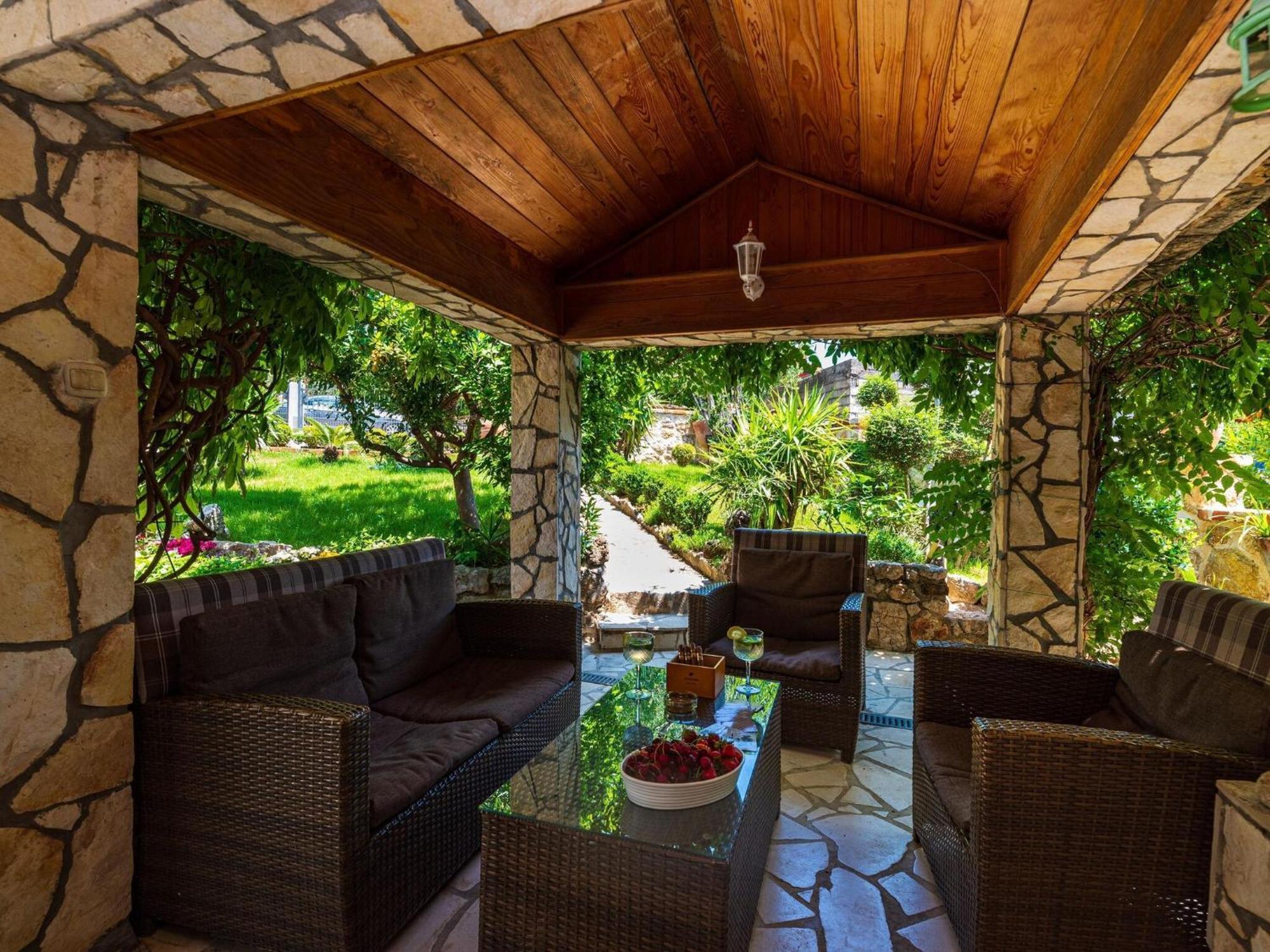 Beautiful Holiday Home With Private Pool, Nice Garden With Relax Area, Taverne Масленица Екстер'єр фото