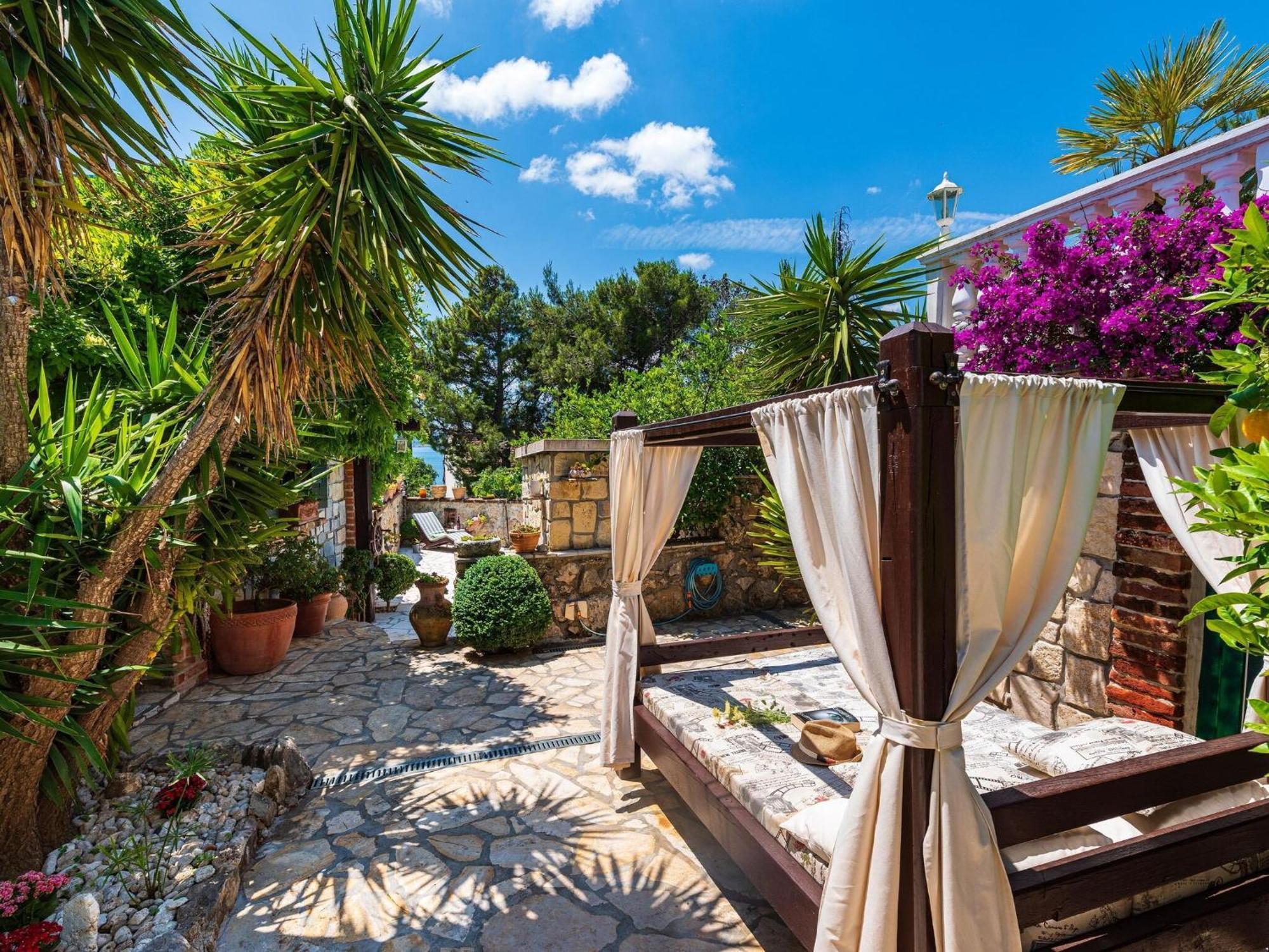 Beautiful Holiday Home With Private Pool, Nice Garden With Relax Area, Taverne Масленица Екстер'єр фото